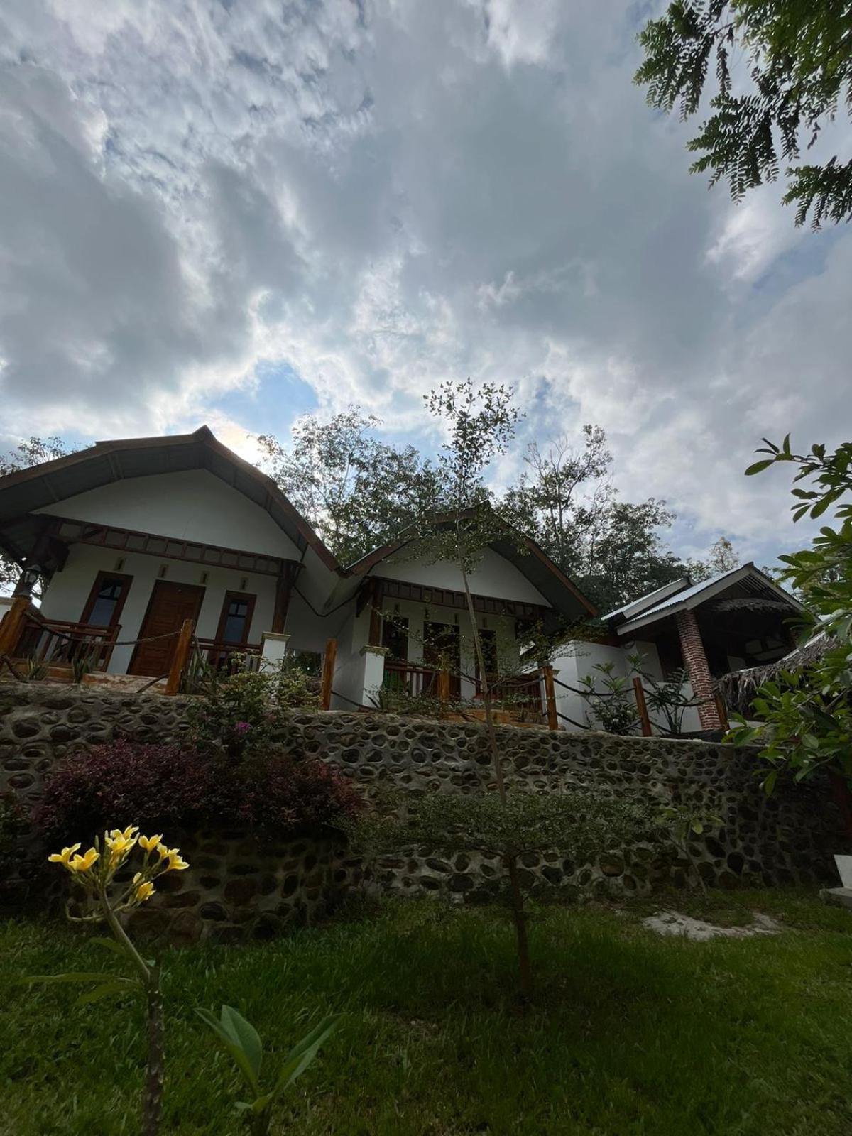 Asim Paris Guesthouse & Jungle Trekking Bukit Lawang Exterior foto