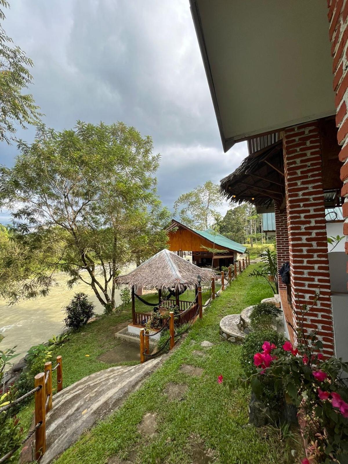 Asim Paris Guesthouse & Jungle Trekking Bukit Lawang Exterior foto