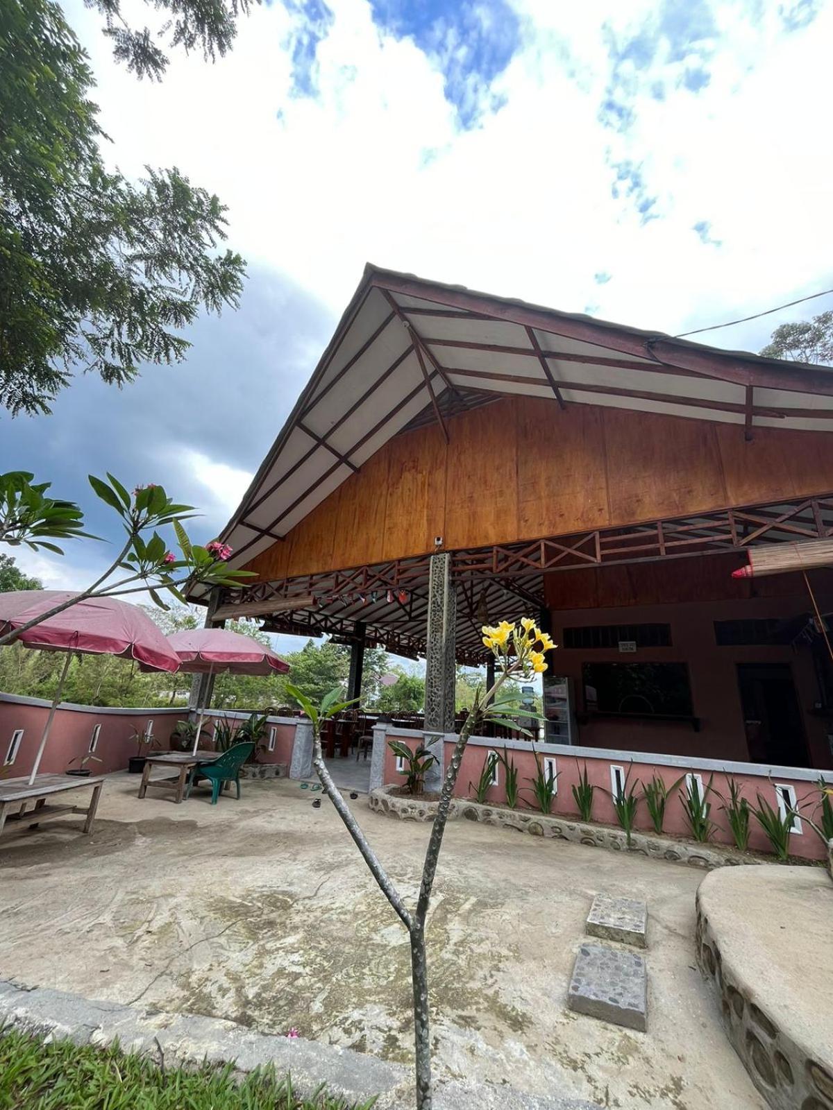 Asim Paris Guesthouse & Jungle Trekking Bukit Lawang Exterior foto
