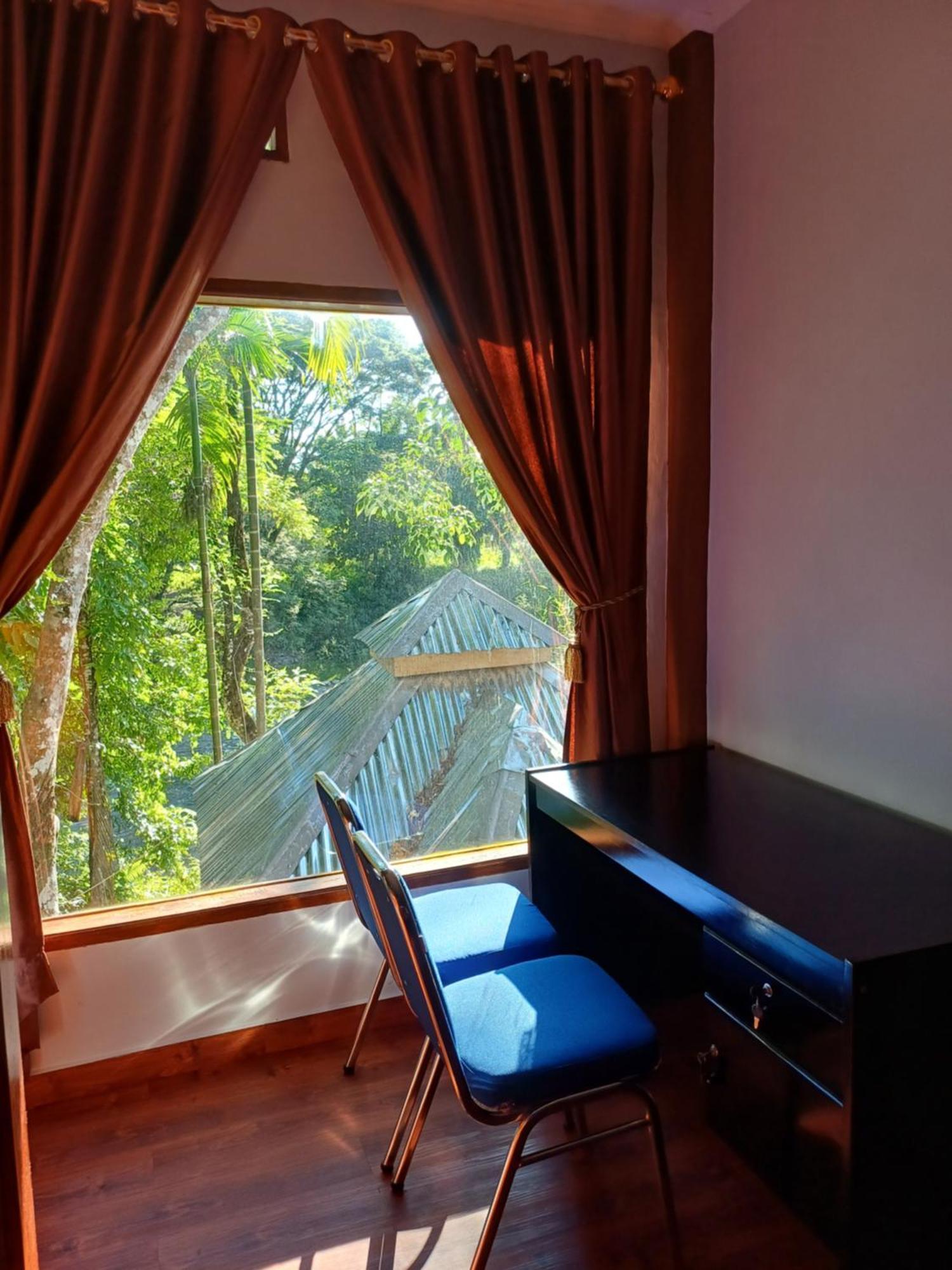 Asim Paris Guesthouse & Jungle Trekking Bukit Lawang Exterior foto