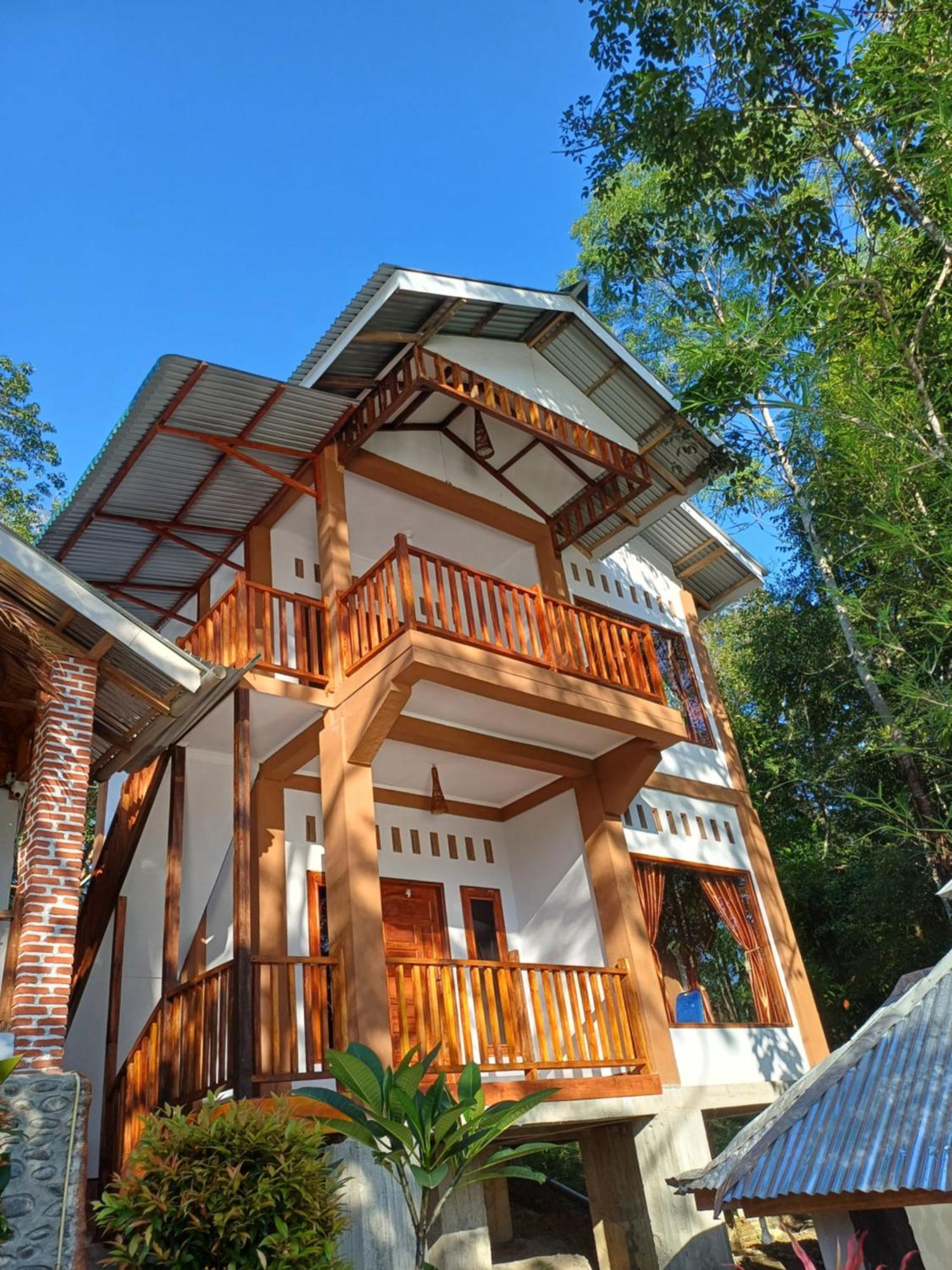 Asim Paris Guesthouse & Jungle Trekking Bukit Lawang Exterior foto